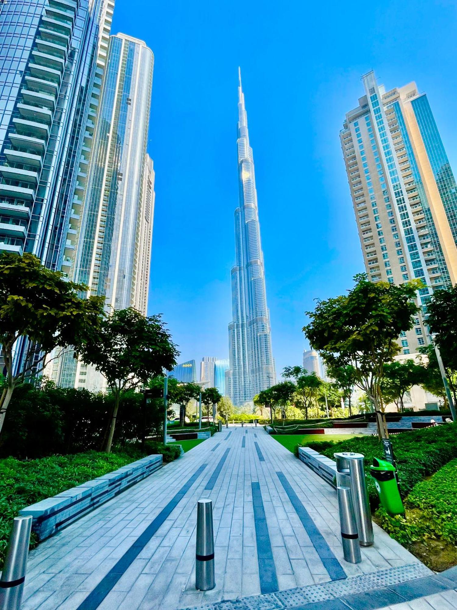 Luxurious & Spacious 2br L Burj & Fountain Views L Walk To Mall L Pool L Gym Apartment