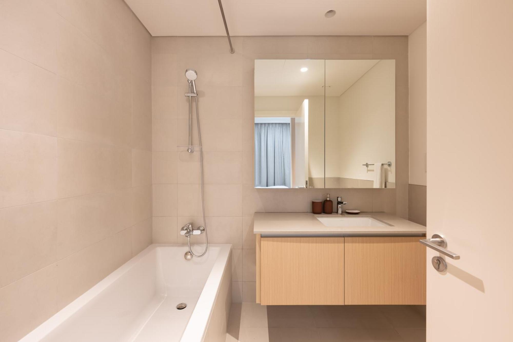 Apartment Designer 2br In Creek Summer 3mins Walk To The - 207