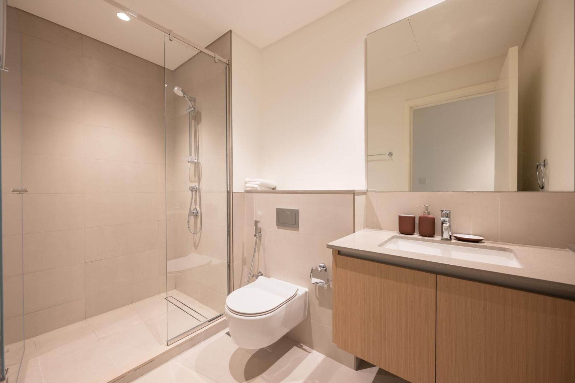 Designer 2br In Creek Summer 3mins Walk To The - 207 * Dubai