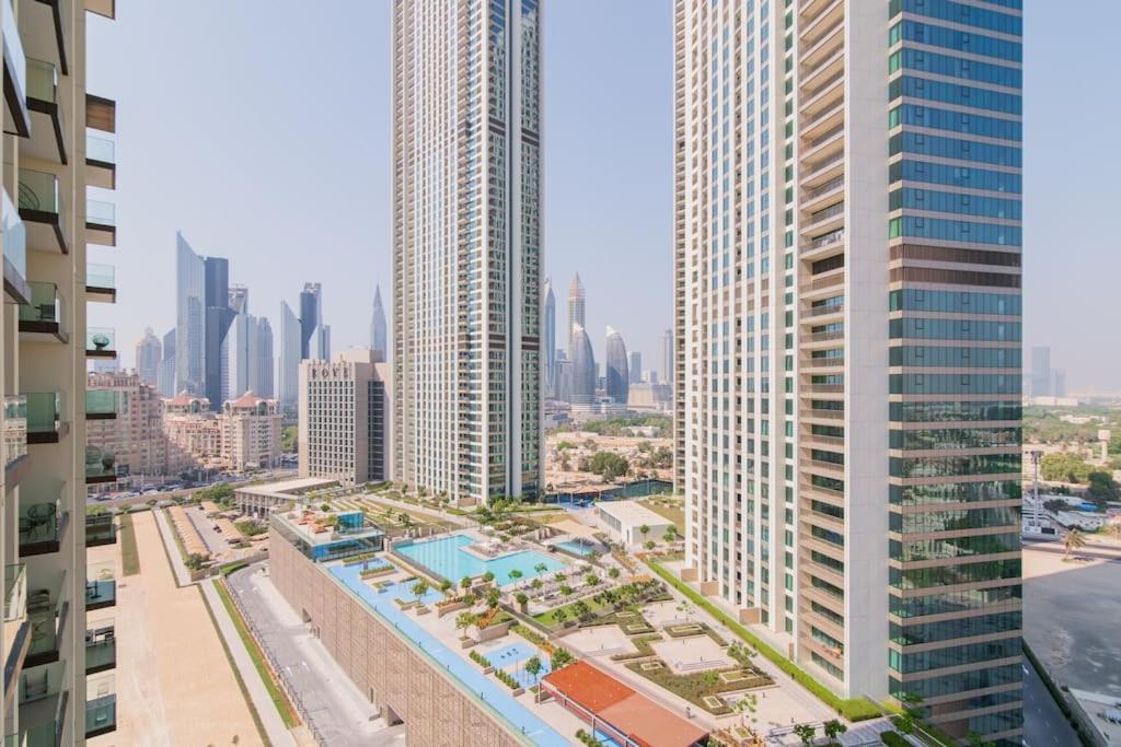 Elite Escape - 2 Bhk Getaway With Mall Access - 1503