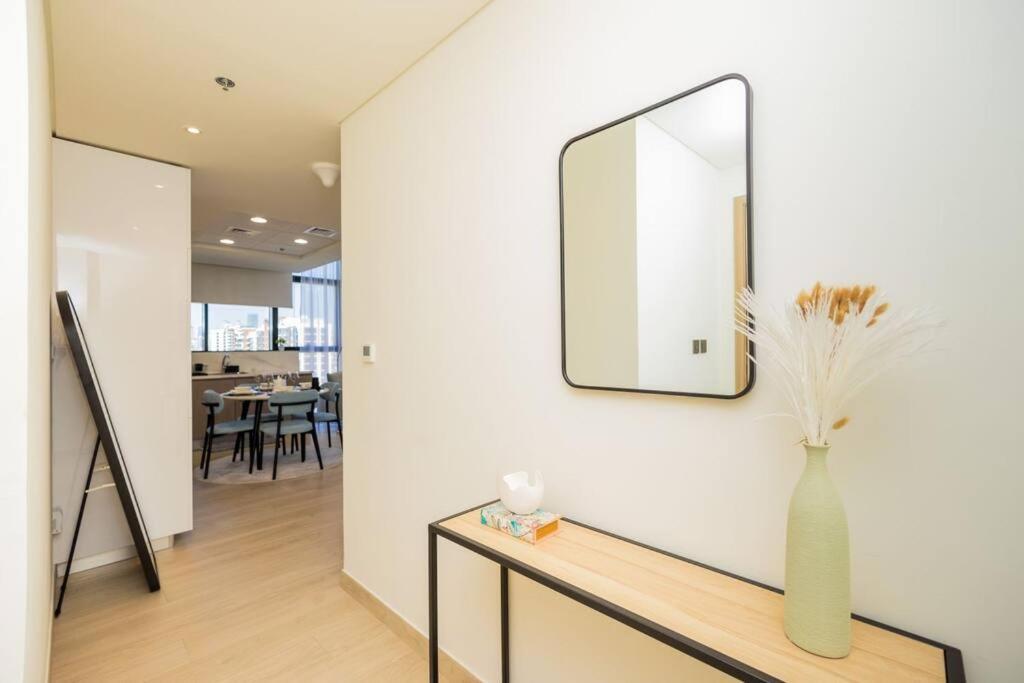Urban Charm: Luxe 1br Haven Near Downtown