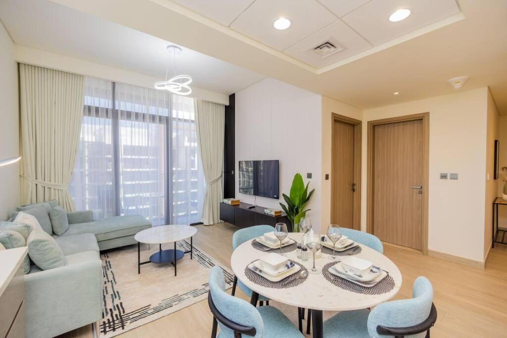 Apartment Urban Charm: Luxe 1br Haven Near Downtown Dubai