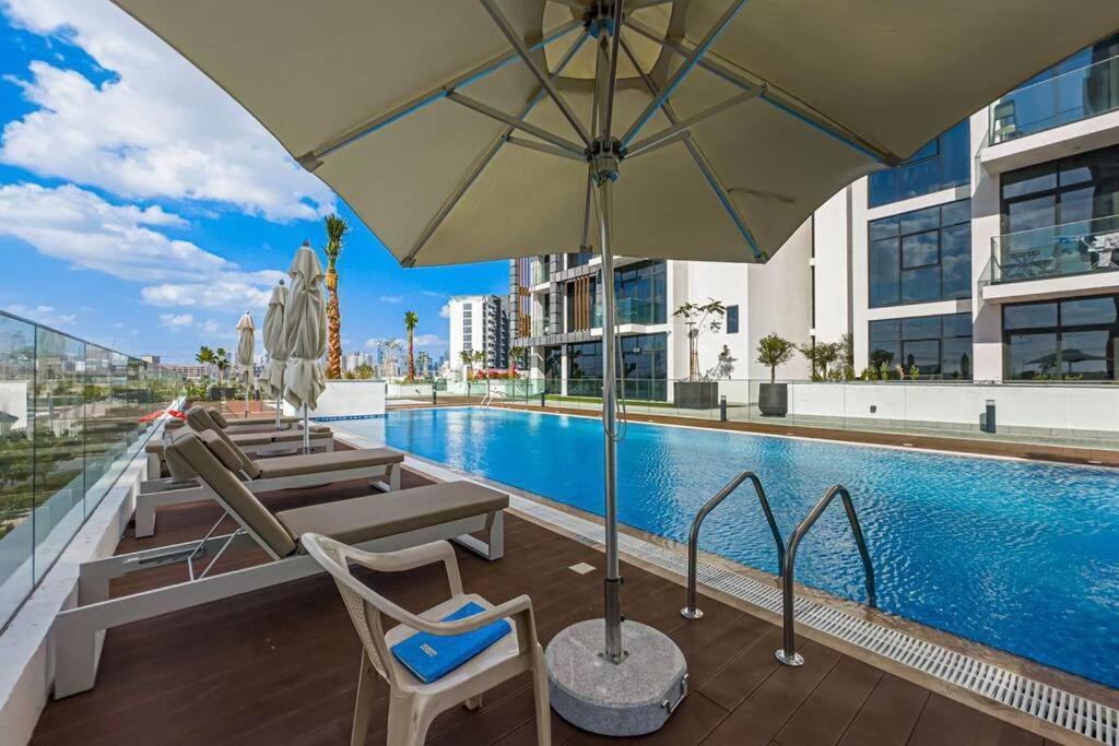 Apartment Urban Charm: Luxe 1br Haven Near Downtown Dubai