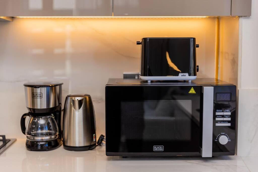 Urban Charm: Luxe 1br Haven Near Downtown *