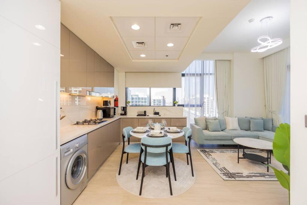 Urban Charm: Luxe 1br Haven Near Downtown