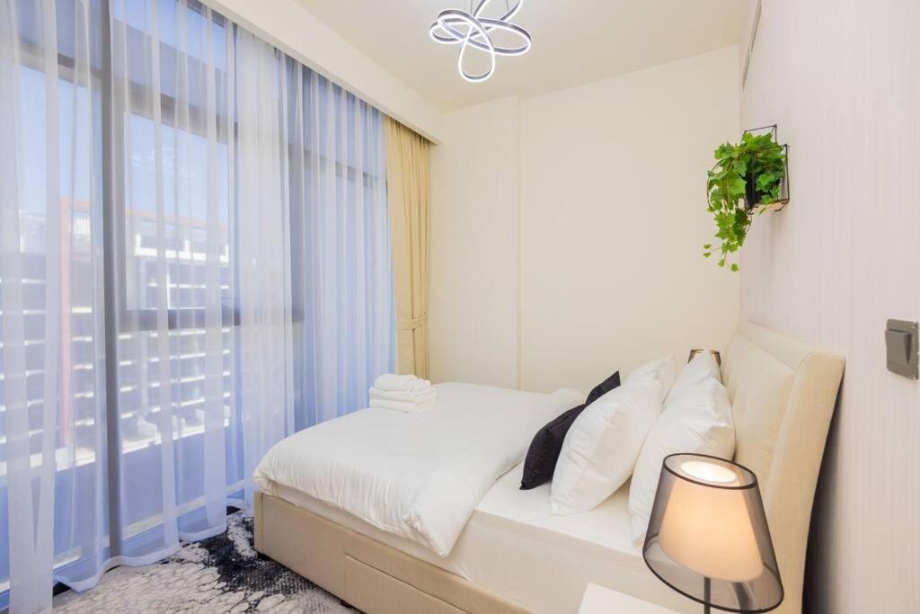 Urban Charm: Luxe 1br Haven Near Downtown Apartment *