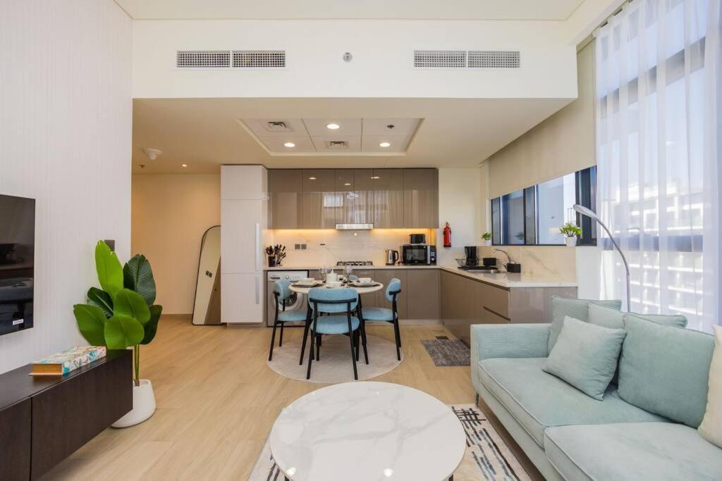 Urban Charm: Luxe 1br Haven Near Downtown *