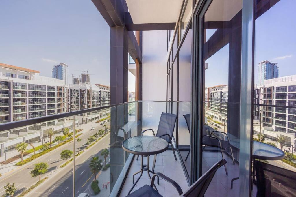 Apartment Urban Charm: Luxe 1br Haven Near Downtown Dubai