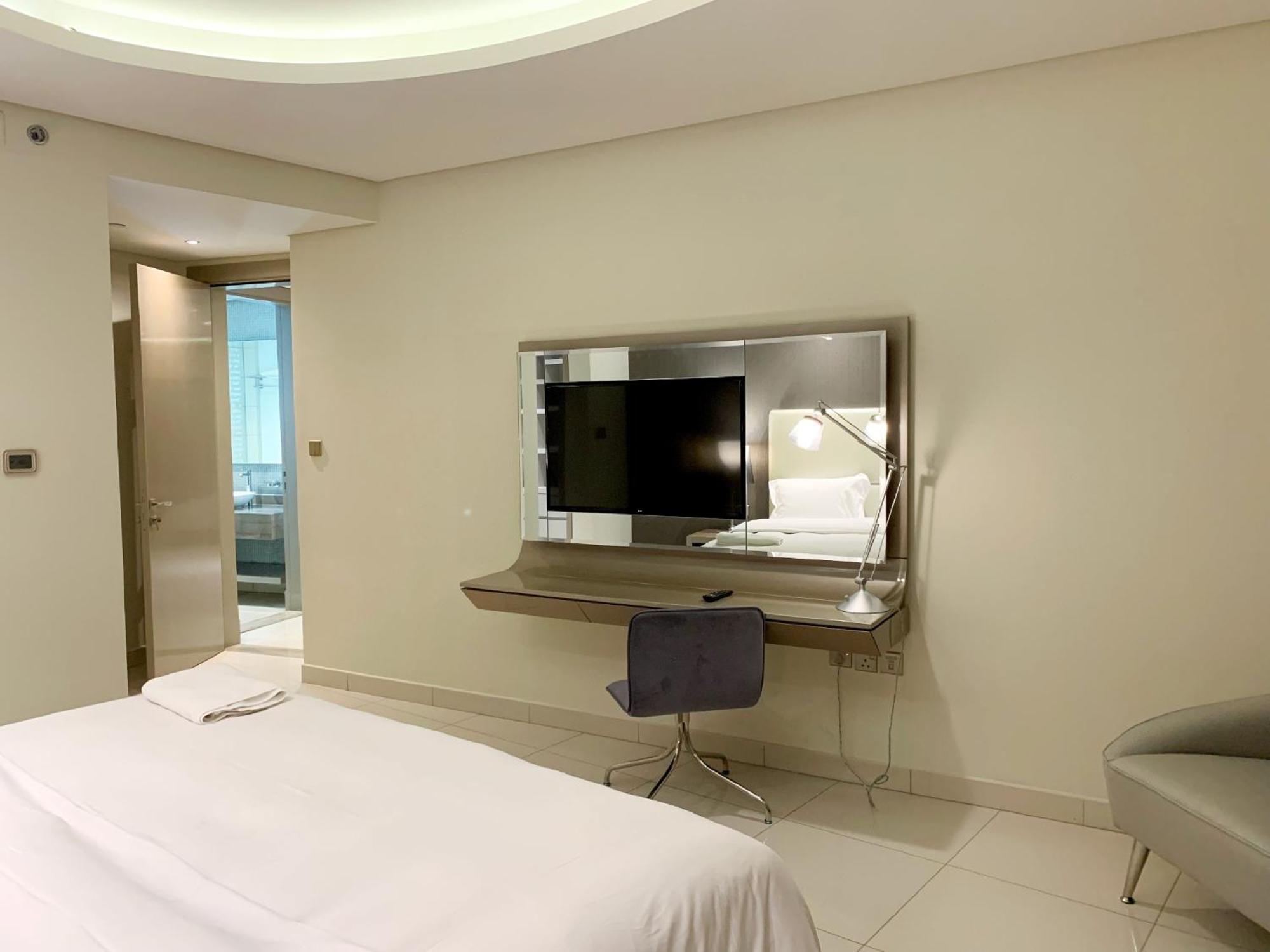 Luxurious In Paramount Apartment