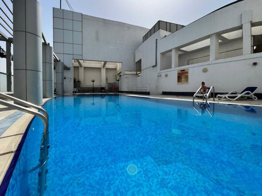 Apartment Downtown Pool, Gym & Free Parking