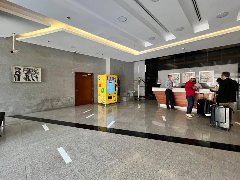 Downtown Pool, Gym & Free Parking Apartment Dubai