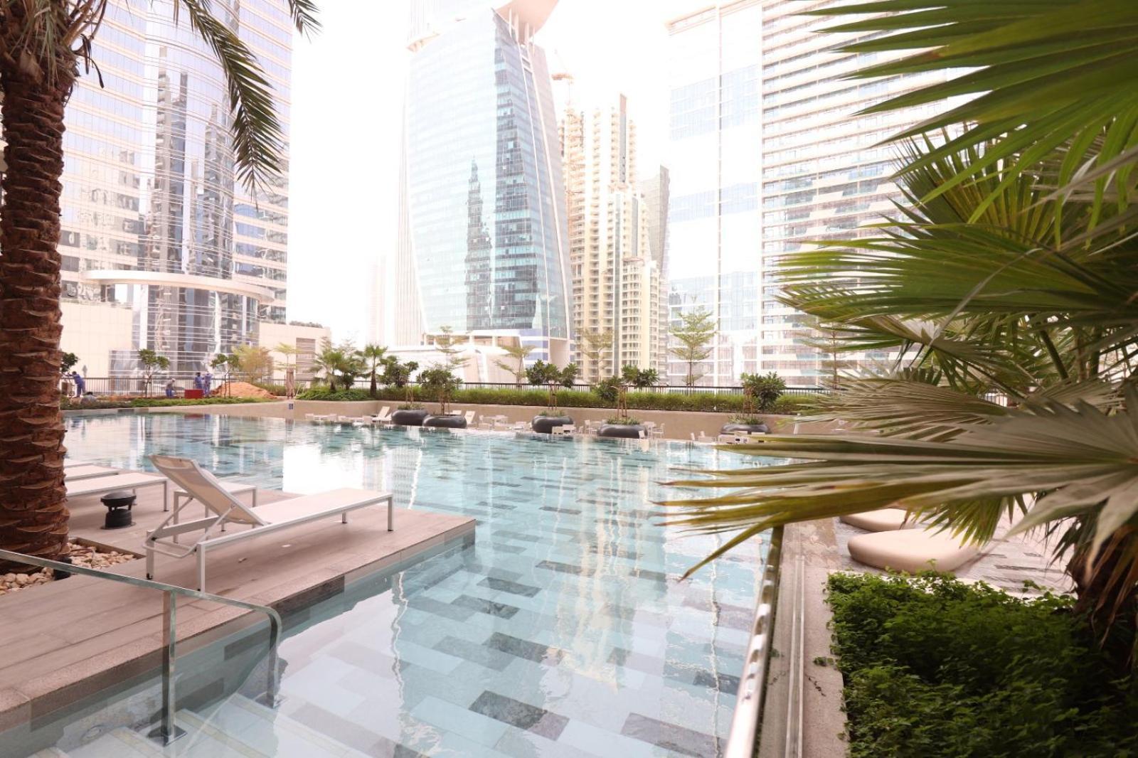 Pool View One Bed Business Bay Apartment *