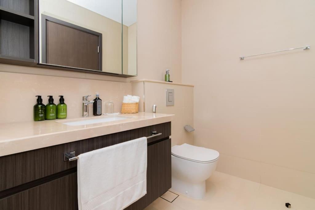 Elite Escape - 2 Bhk Getaway With Mall Access - 1503 * Dubai