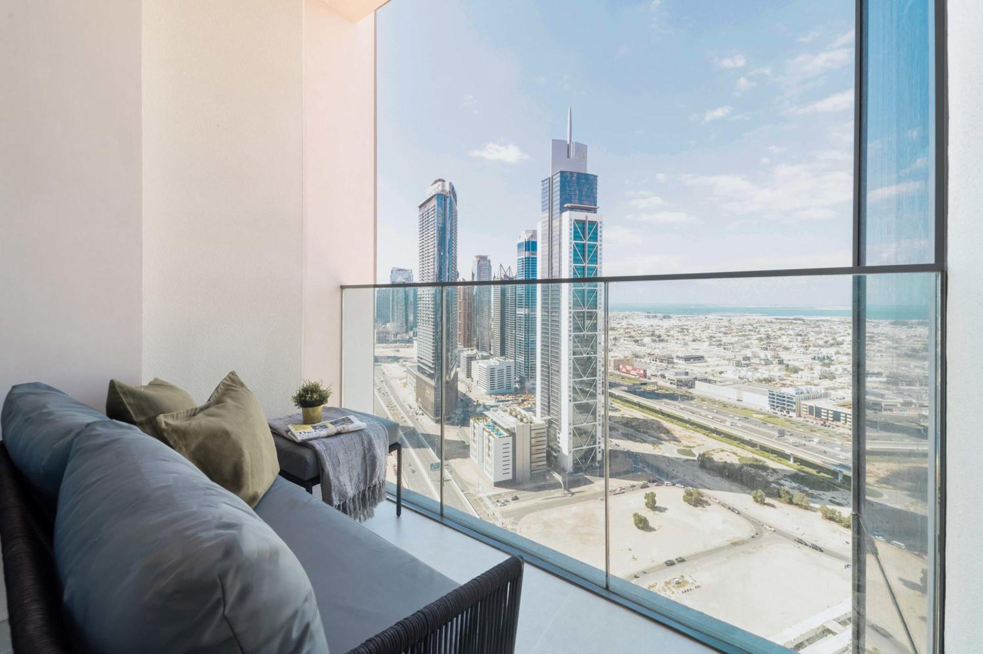 Frank Porter - Tower 1 Apartment