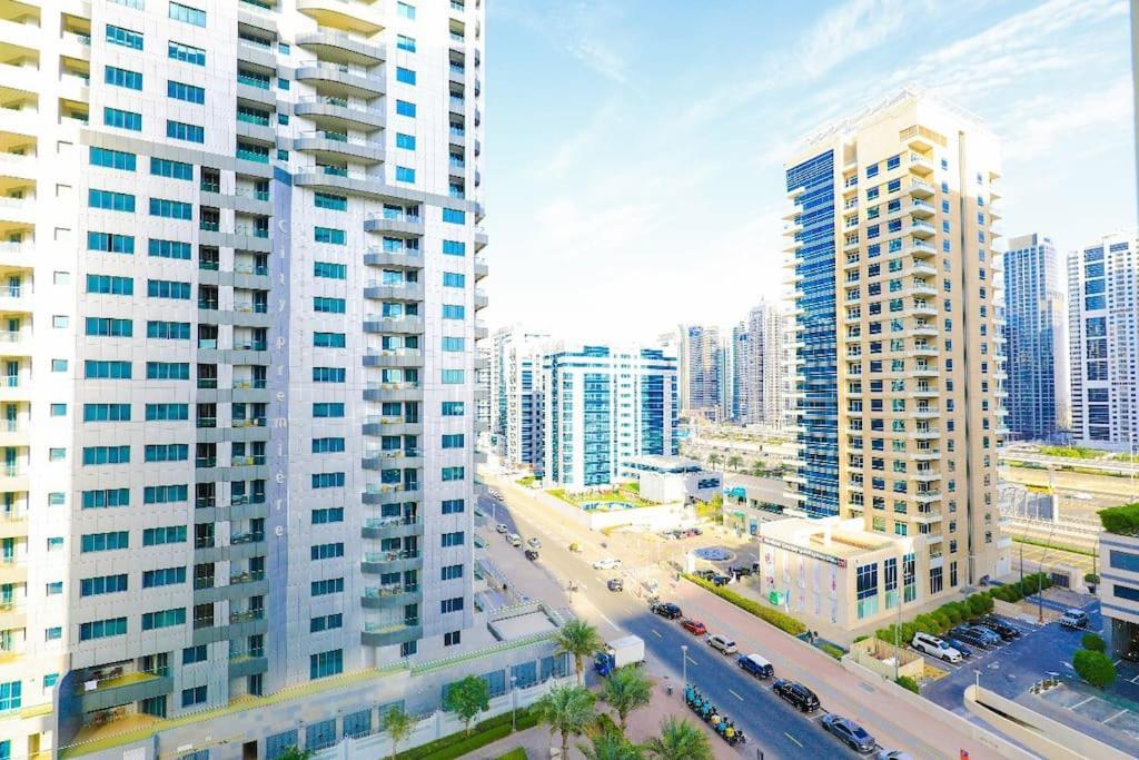 Elegant With Marina View Apartment Dubai