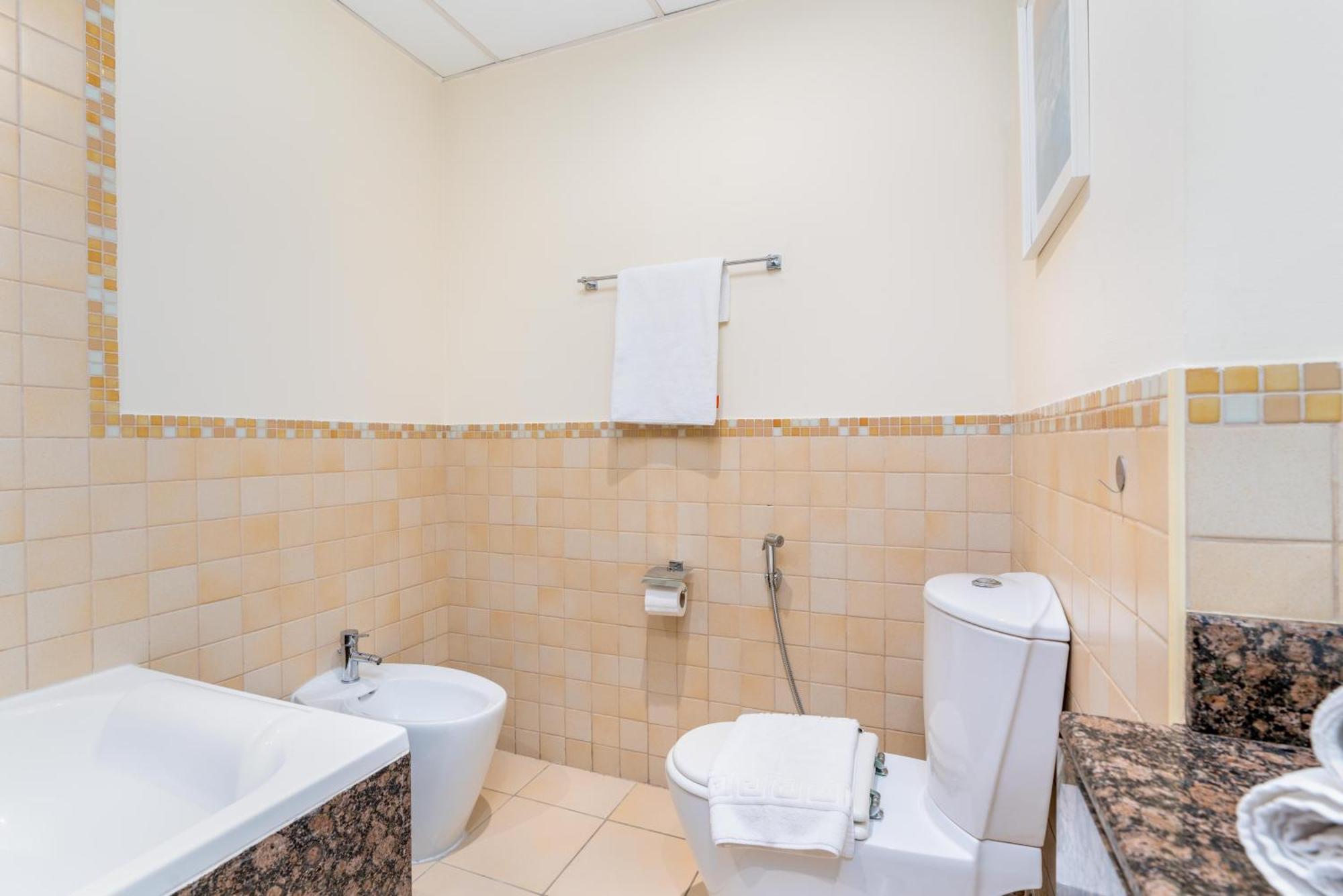 7 Beds / Jbr / Sea, Jbr And Ain Views / 3 Min Walk From Jbr / Large Groups And Families / Ideal Vacation Location Apartment Dubai