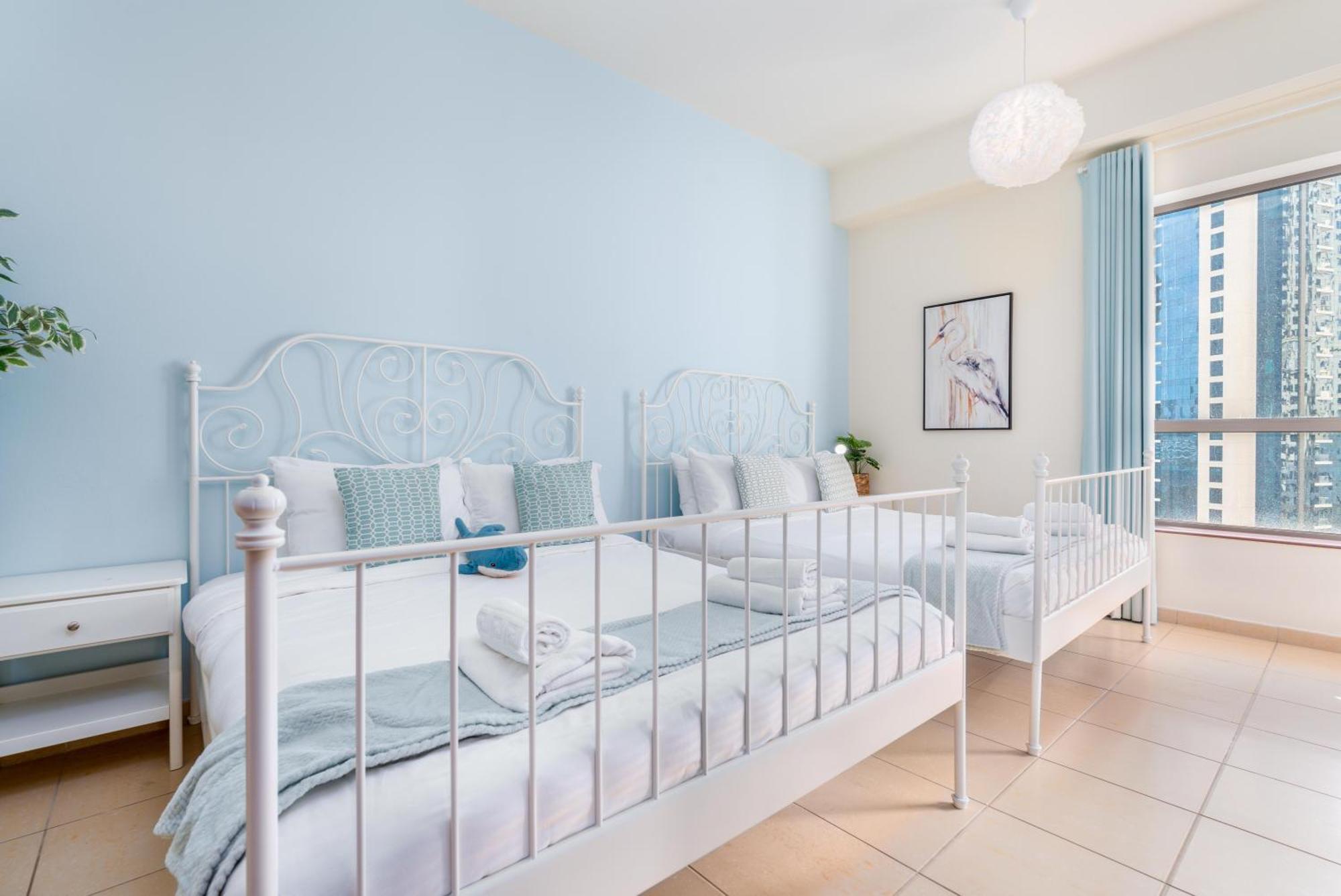 Apartment 7 Beds / Jbr / Sea, Jbr And Ain Views / 3 Min Walk From Jbr / Large Groups And Families / Ideal Vacation Location