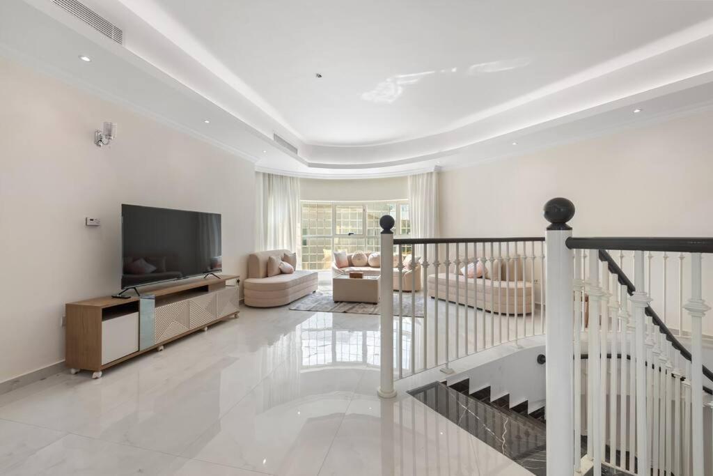 Villa Luxury Emirates Private In Jumeirah