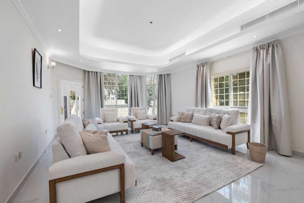 Villa Luxury Emirates Private In Jumeirah Dubai