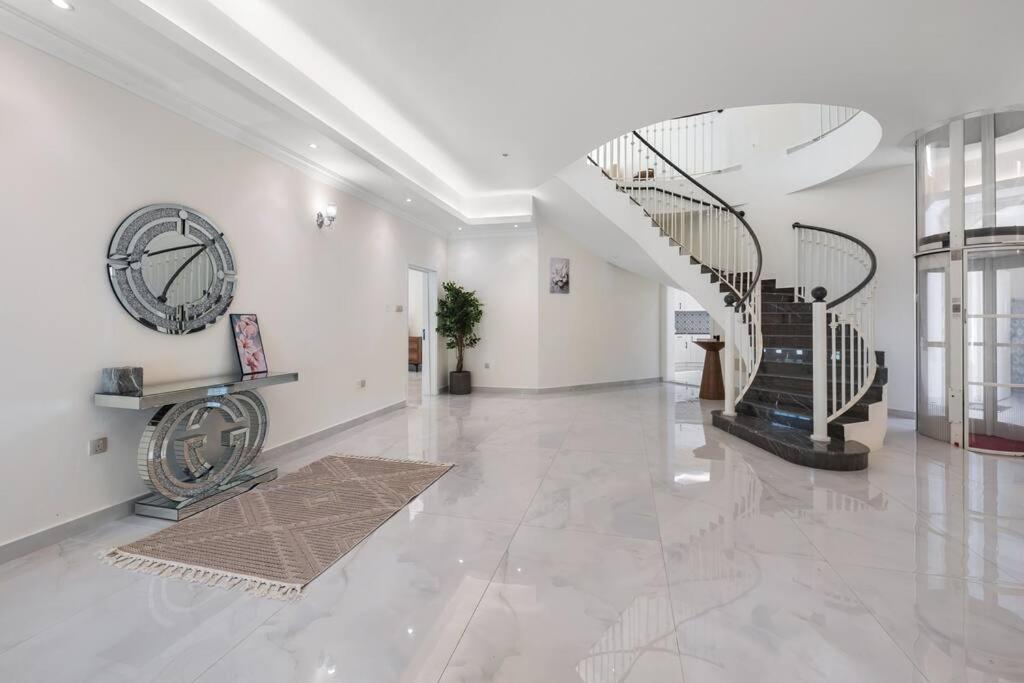 Luxury Emirates Private In Jumeirah Villa