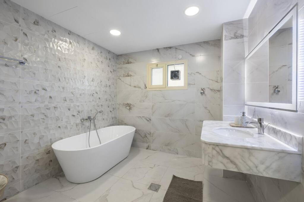 Luxury Emirates Private In Jumeirah