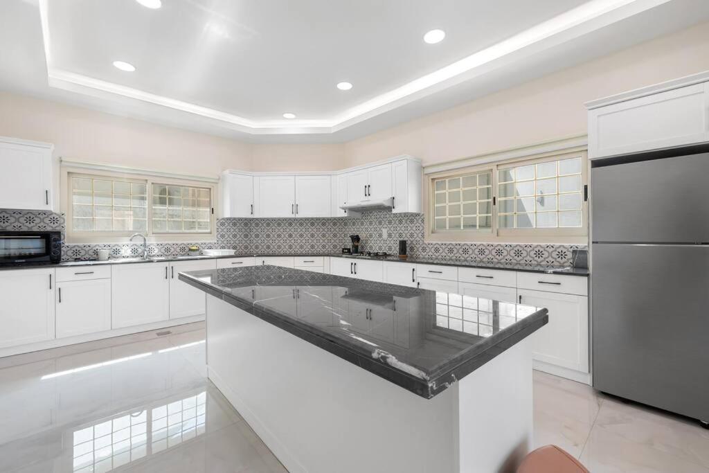 Villa Luxury Emirates Private In Jumeirah