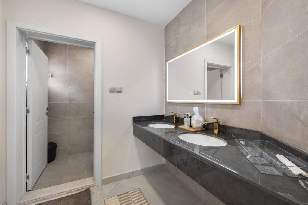 Luxury Emirates Private In Jumeirah