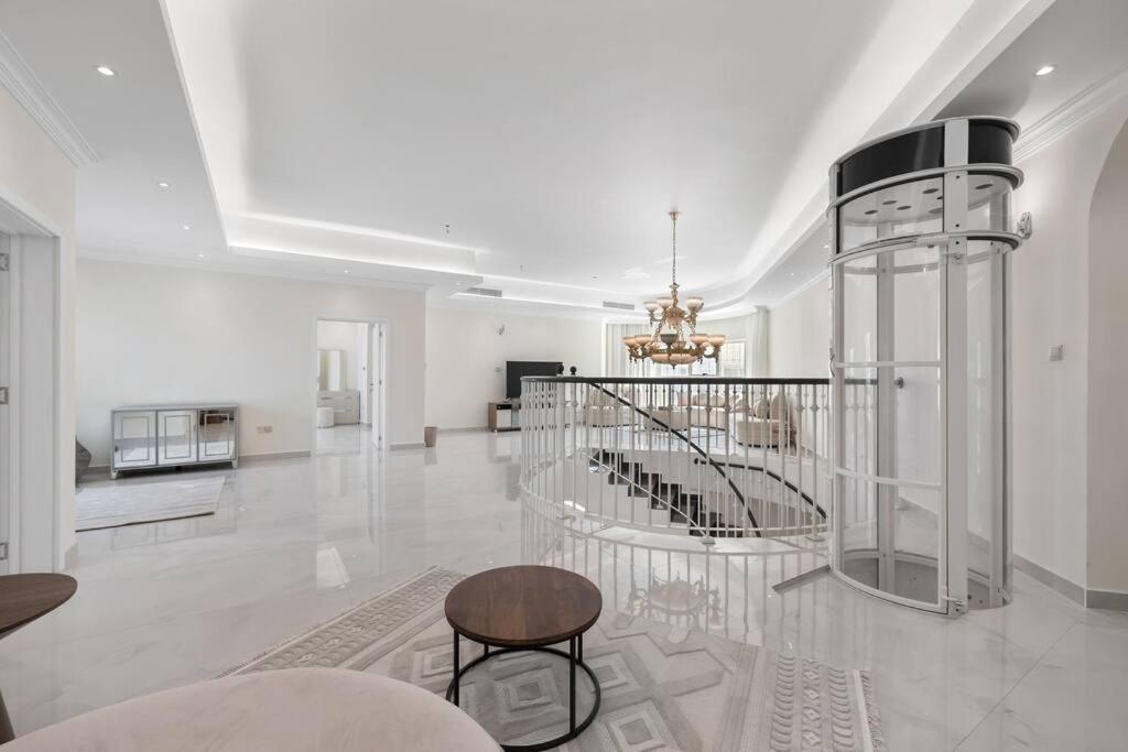 Villa Luxury Emirates Private In Jumeirah