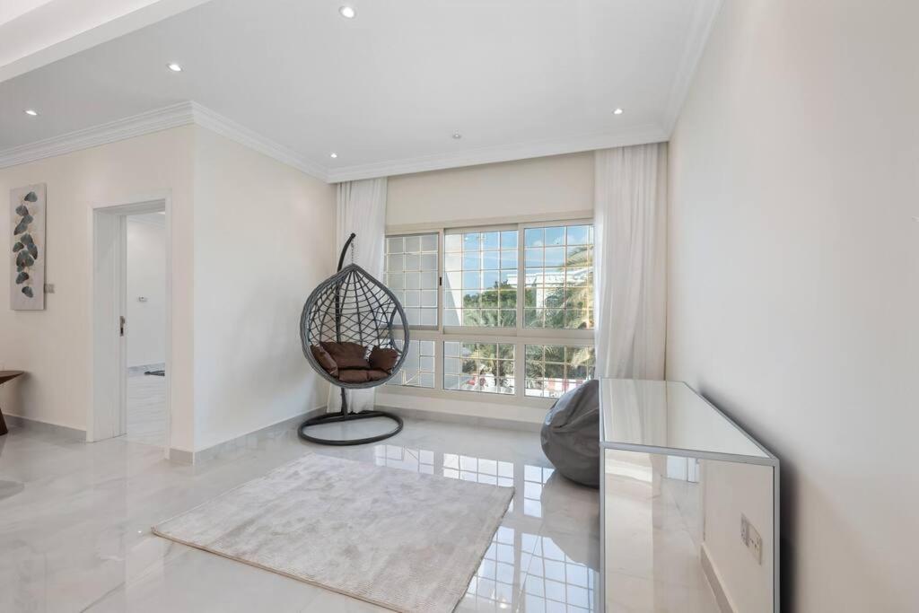 Luxury Emirates Private In Jumeirah Dubai