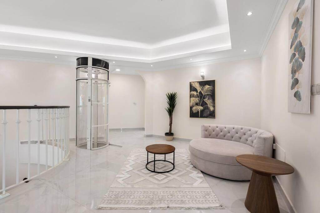 Villa Luxury Emirates Private In Jumeirah *