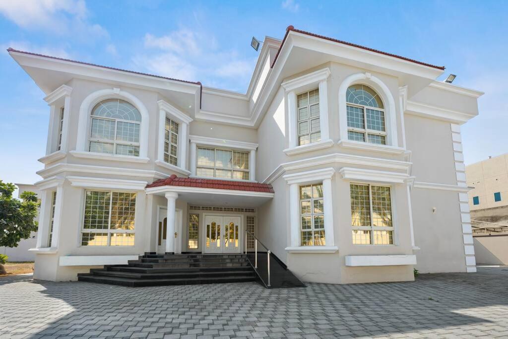 Villa Luxury Emirates Private In Jumeirah *