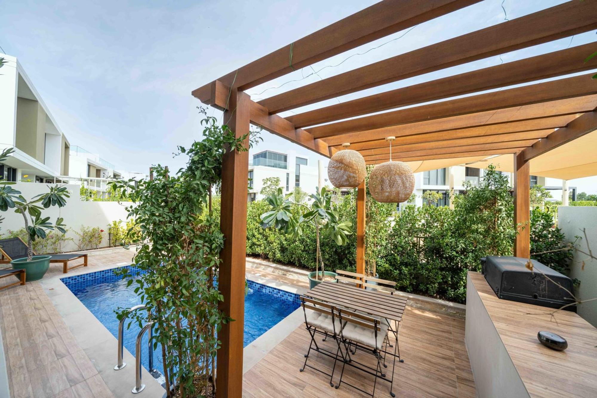 4 Bedroom With Private Pool In Hills Dubai