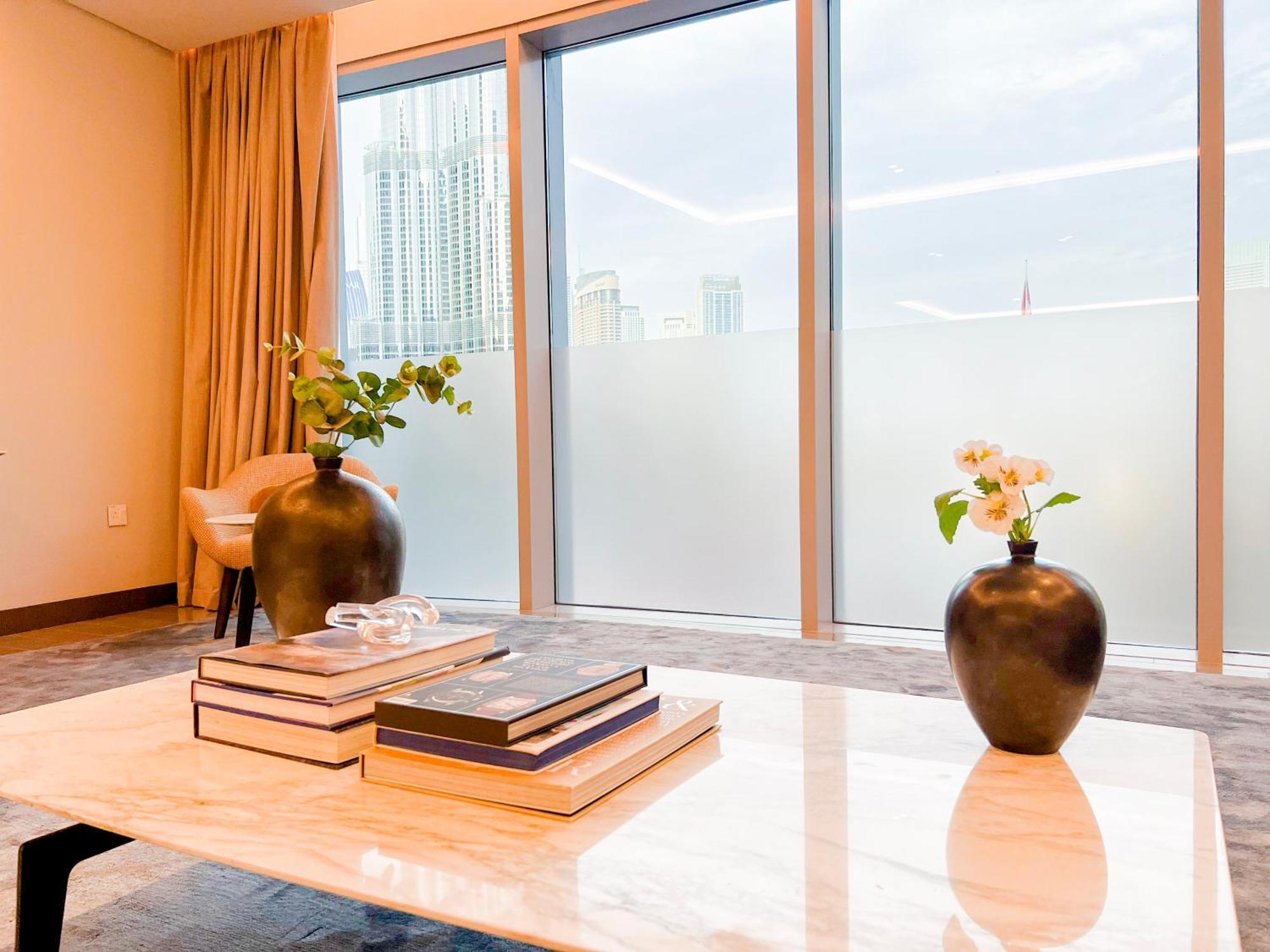 Downtown Luxury - Stunning Burj Khalifa & Sea View - 5 Minutes Walk To Mall *