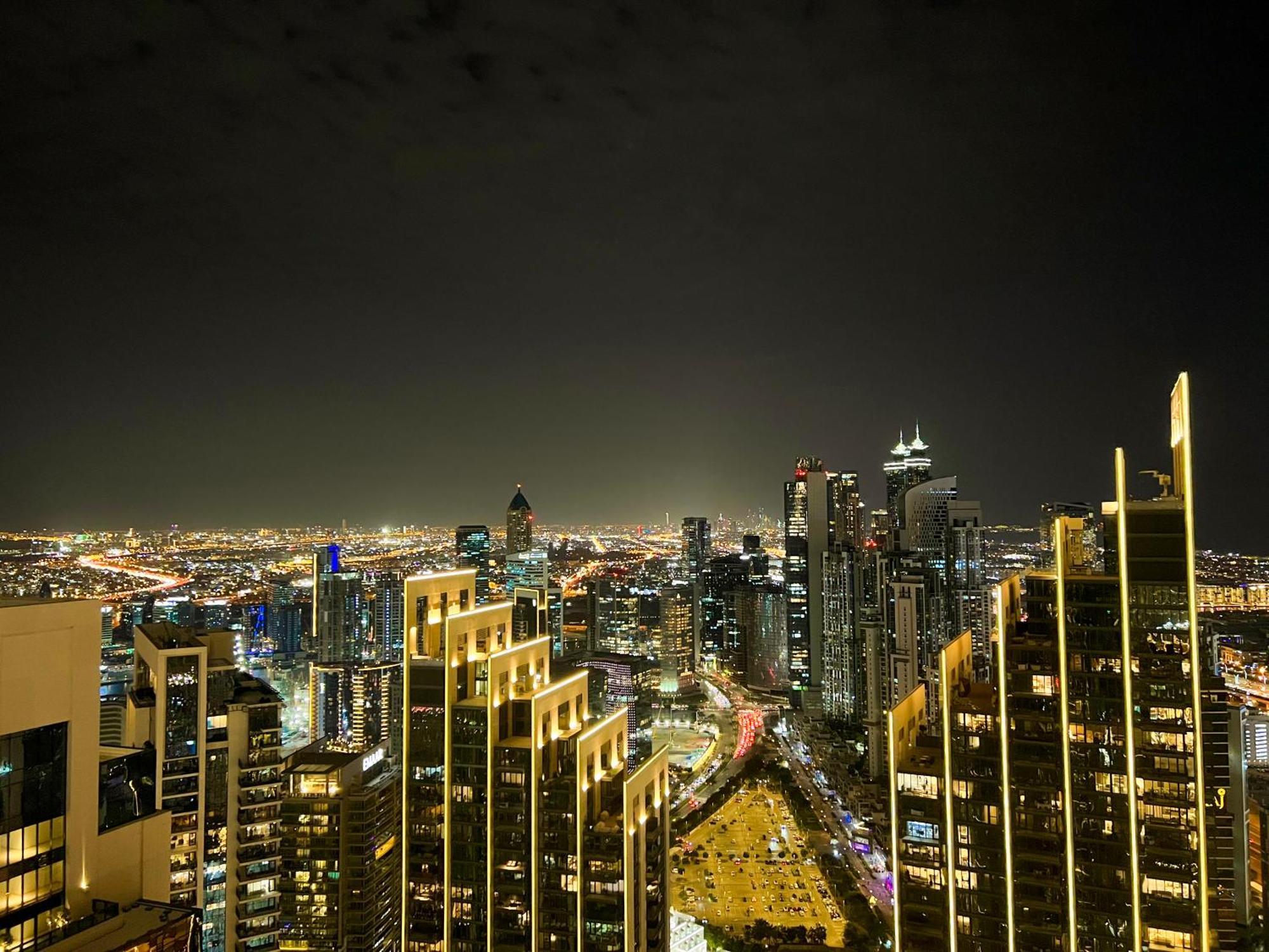 Daire Downtown Luxury - Stunning Burj Khalifa & Sea View - 5 Minutes Walk To Mall Dubai
