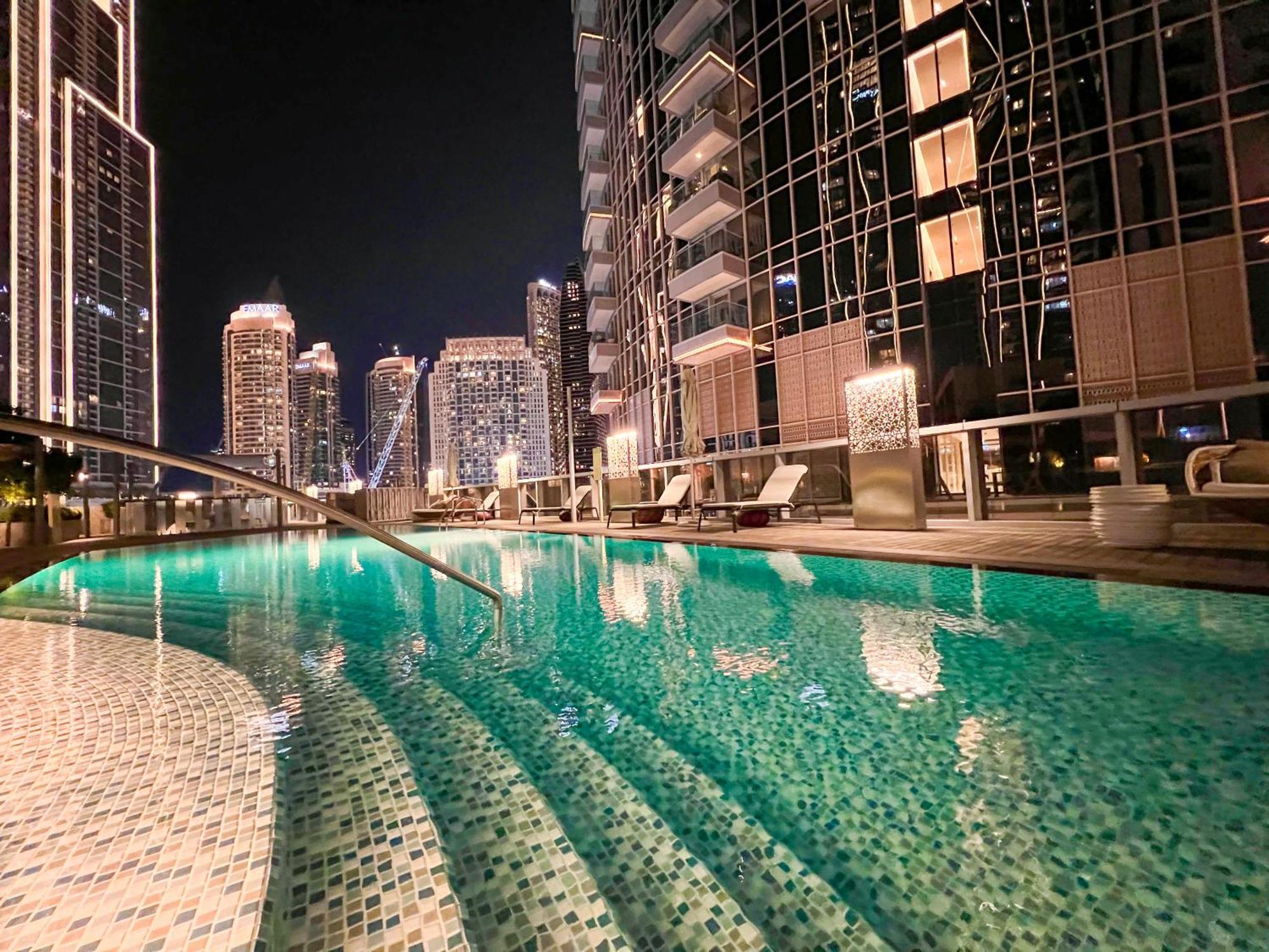 Downtown Luxury - Stunning Burj Khalifa & Sea View - 5 Minutes Walk To Mall