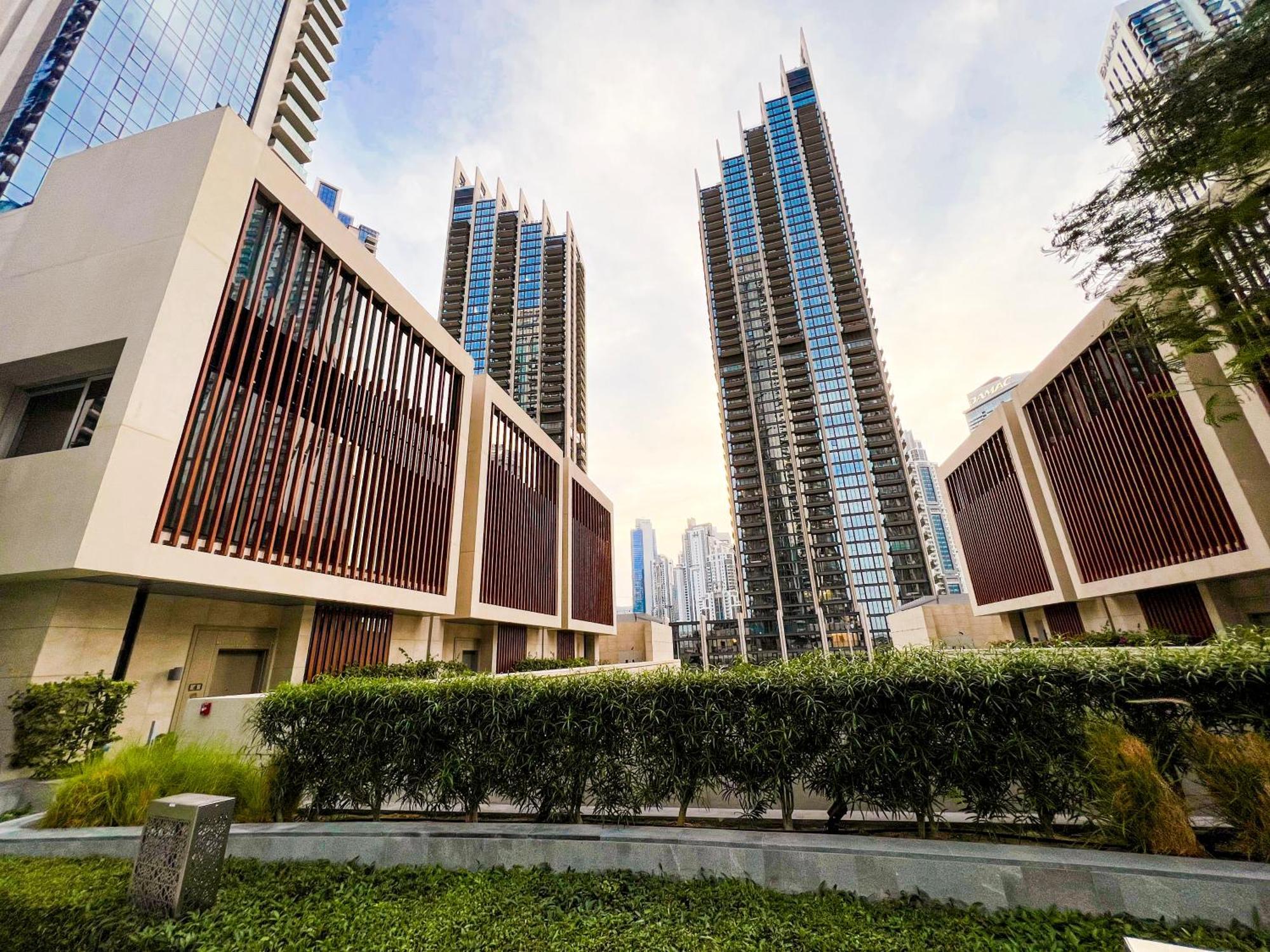 Downtown Luxury - Stunning Burj Khalifa & Sea View - 5 Minutes Walk To Mall *