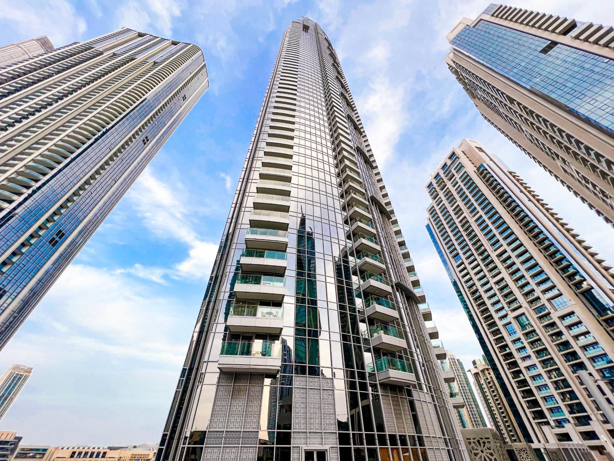 Downtown Luxury - Stunning Burj Khalifa & Sea View - 5 Minutes Walk To Mall Daire *