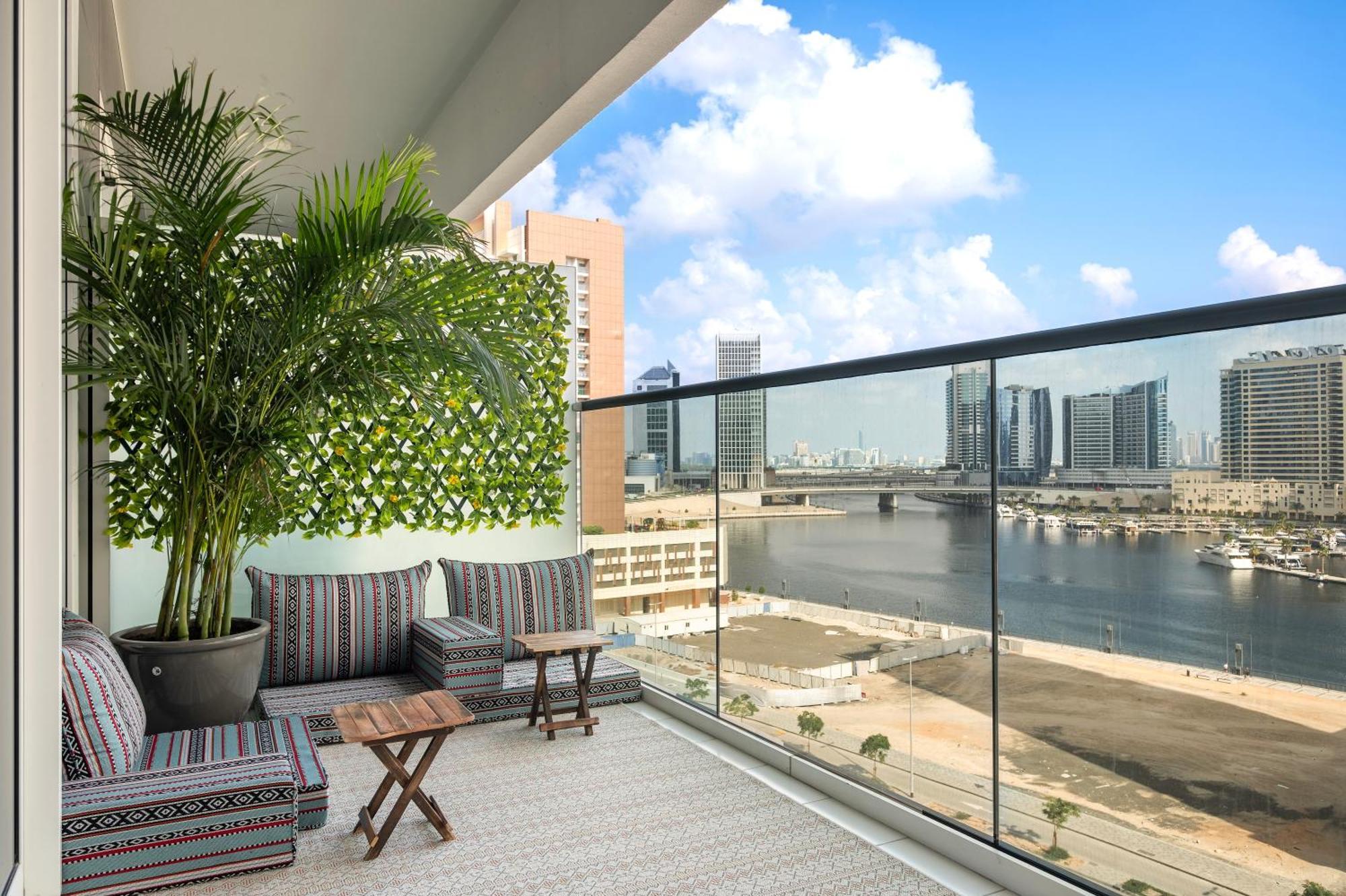 Apartment 1bhk Canal View Near Mall Dubai