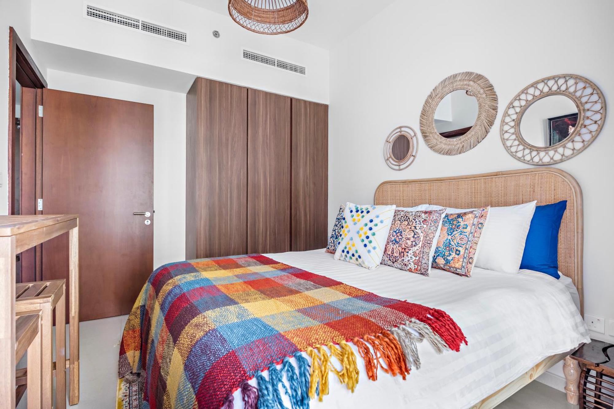 Apartment 1bhk Canal View Near Mall *