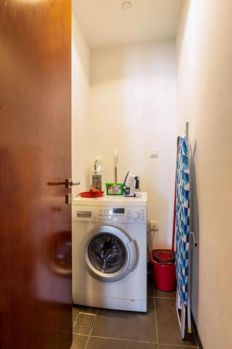 Luxury Retreat, & Sea Views, Metro Nearby Apartment Dubai