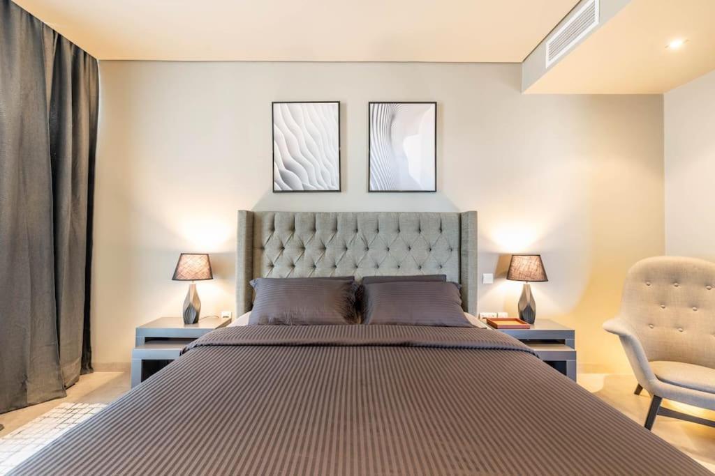 Apartment Luxury Retreat, & Sea Views, Metro Nearby *