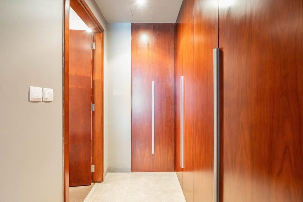 Luxury Retreat, & Sea Views, Metro Nearby * Dubai