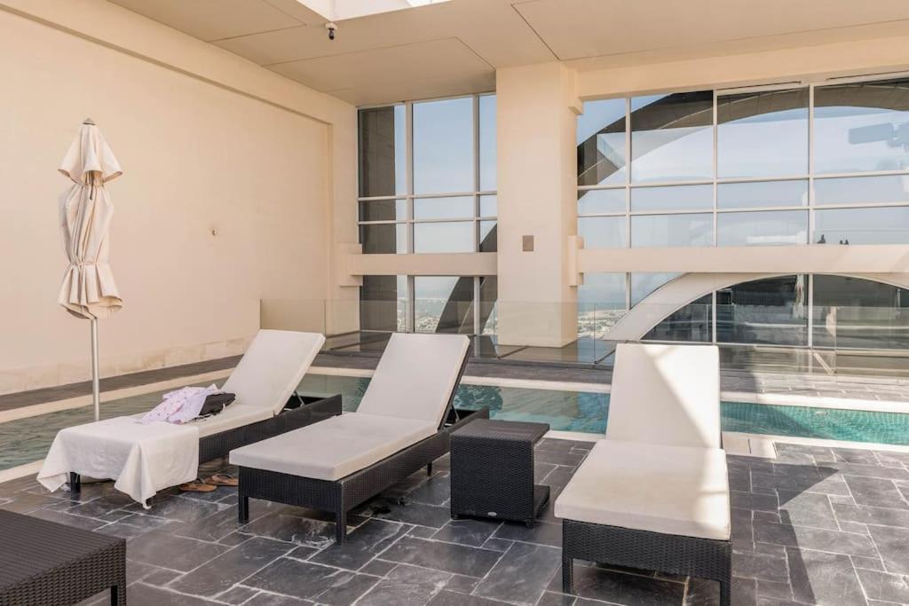 Apartment Luxury Retreat, & Sea Views, Metro Nearby *