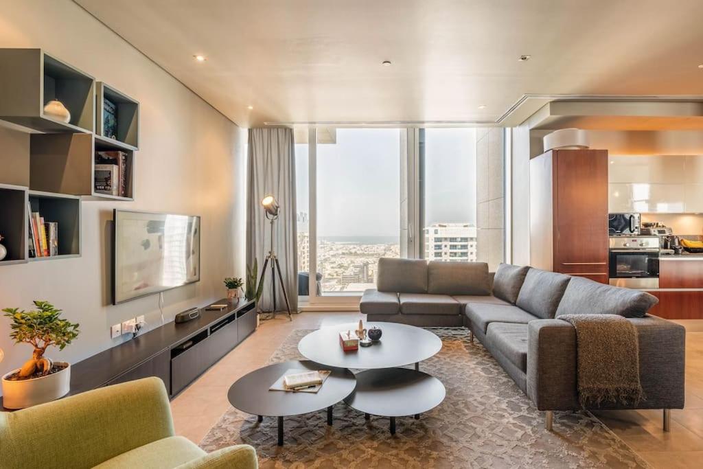 Luxury Retreat, & Sea Views, Metro Nearby *