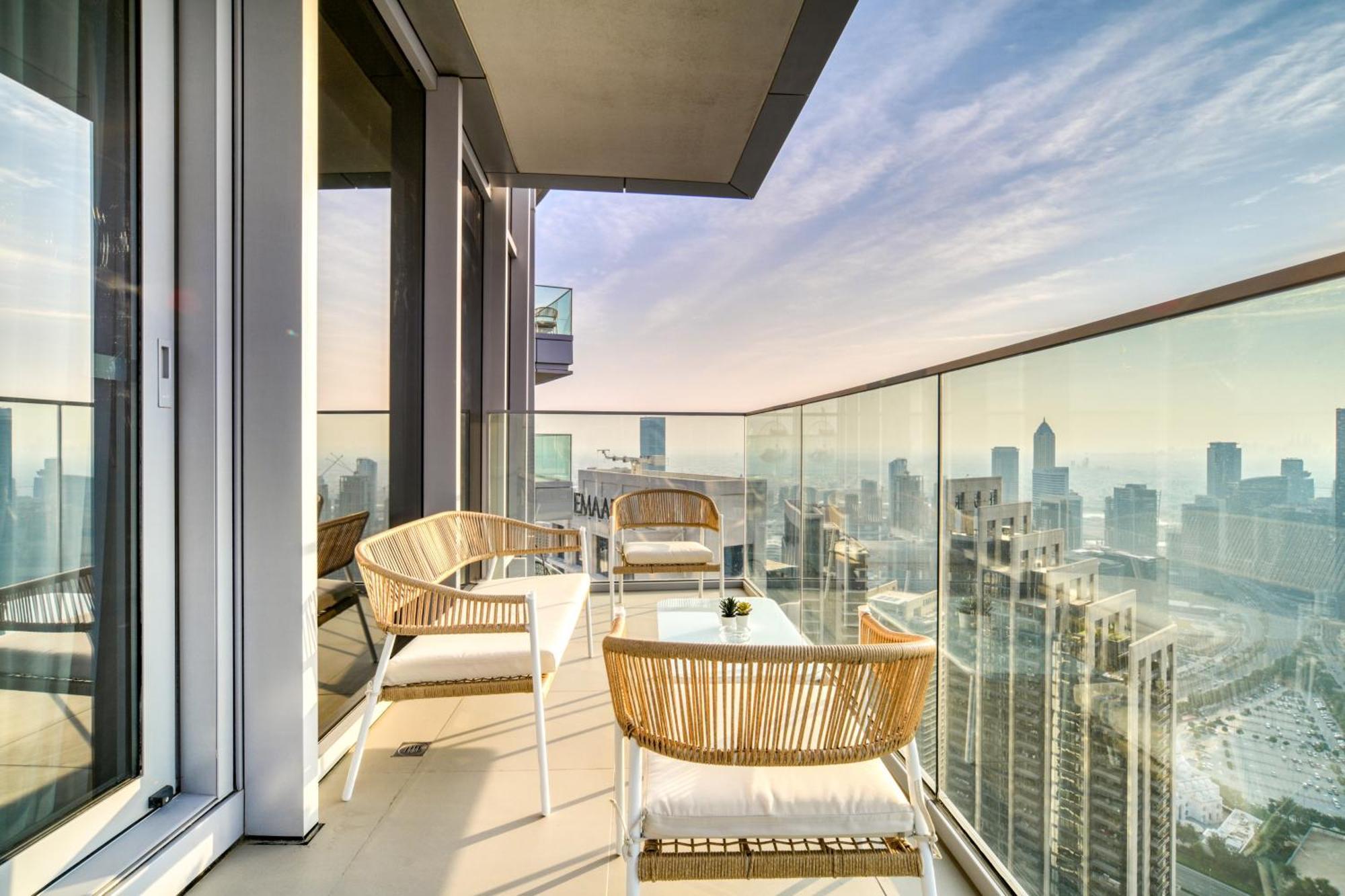 Downtown Luxury - Stunning Burj Khalifa & Sea View - 5 Minutes Walk To Mall *