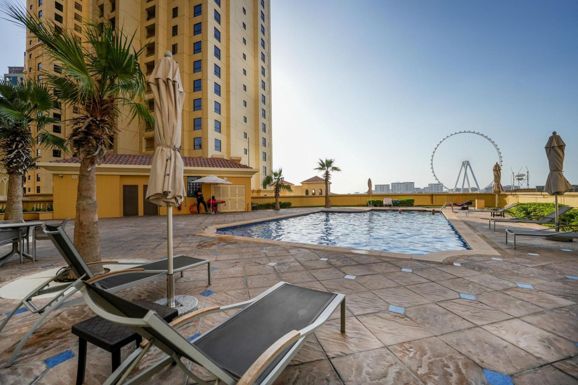 Apartamento Magnificent Beachfront Two Bedroom With Full Sea & Beach View Dubai
