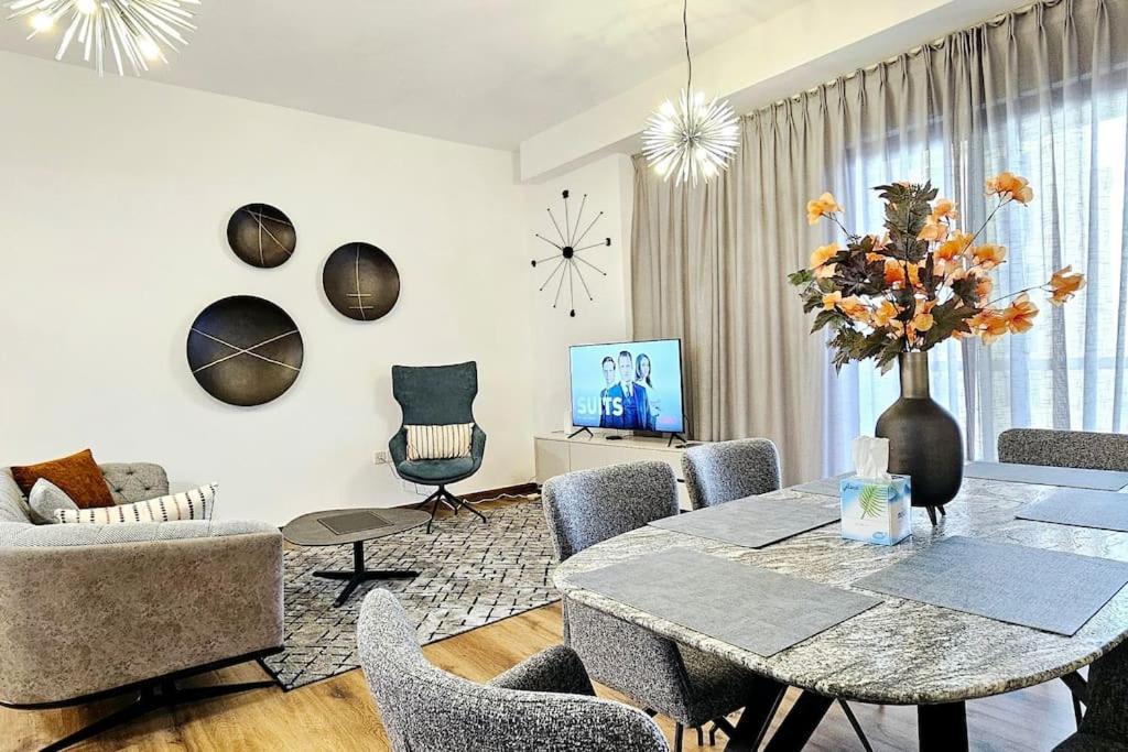 Magnificent Beachfront Two Bedroom With Full Sea & Beach View Apartamento *