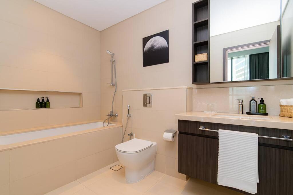 Apartment Elite Escape - 1 Bhk Getaway With Mall Access - 1502 *