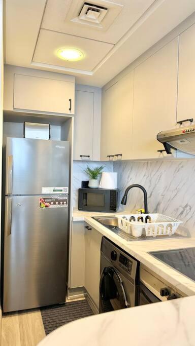 Amazing Modern Spacious Studio At Sky Gardens Difc * Dubai