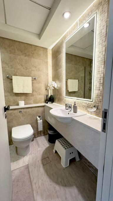 Amazing Modern Spacious Studio At Sky Gardens Difc *